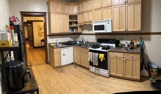 Building Photo - 638 W Grace St