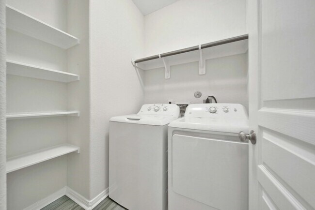 Building Photo - 2619 Skyview Silver Dr