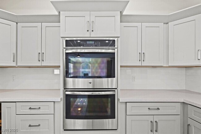 Building Photo - 8000 Silver King Dr
