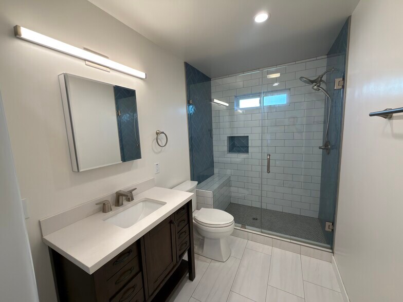 Building Photo - 240 W Cedar Ave