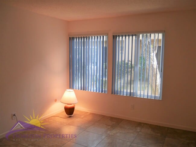 Building Photo - Cozy 2 Bed 1 Bath 897 Sq. Ft. Sacramento C...