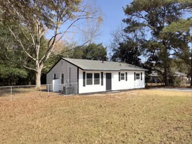 Building Photo - 803 Crestwood Terrace