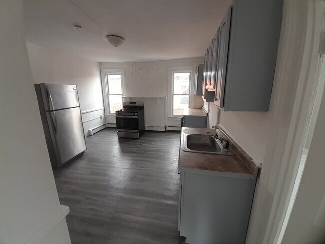 Building Photo - 120 Babcock St