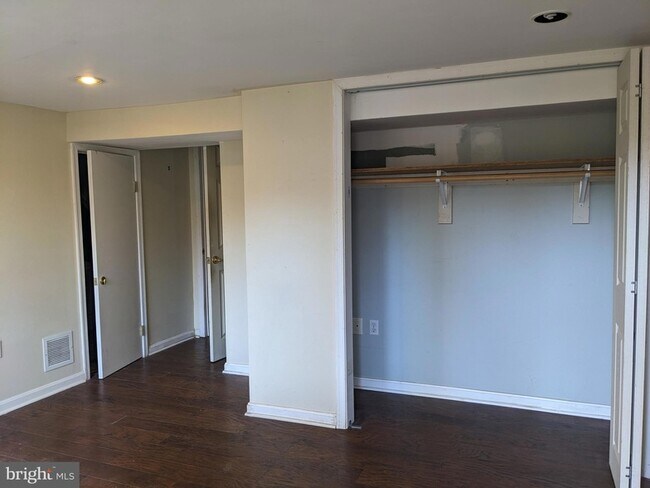 Building Photo - 137 Holden Dr