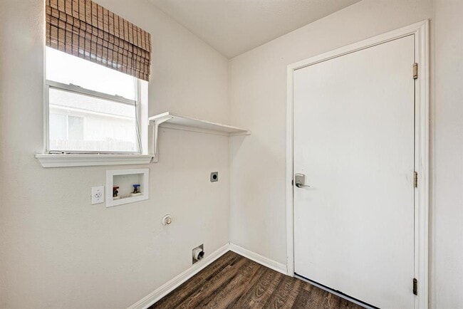 Building Photo - 903 Estate Dr