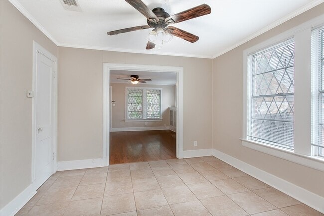 Building Photo - 6922 Lindsley Ave