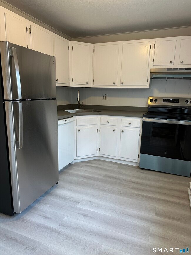 Building Photo - 18 Canterbury Arms