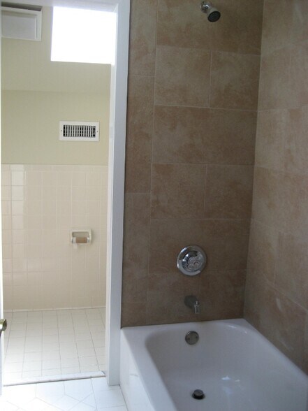 Building Photo - 331 22nd Ave N