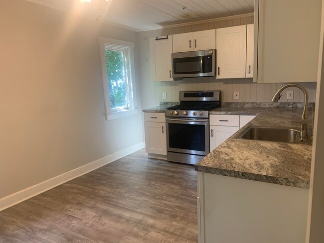 Building Photo - 14 Preble St