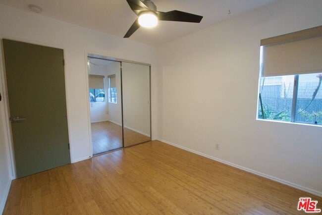 Building Photo - 2341 Meadowvale Ave