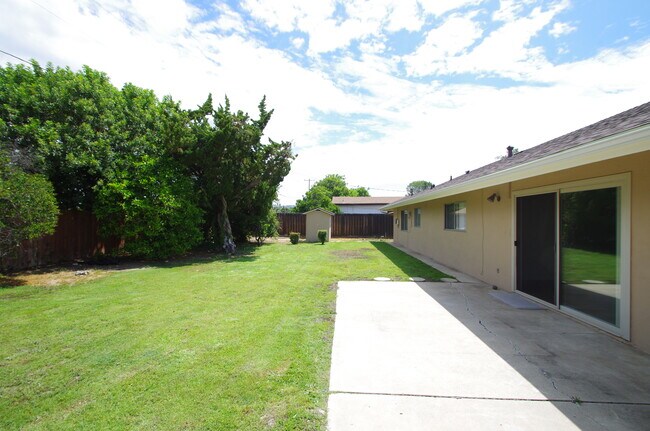 Building Photo - 1072 Hendrix Ave