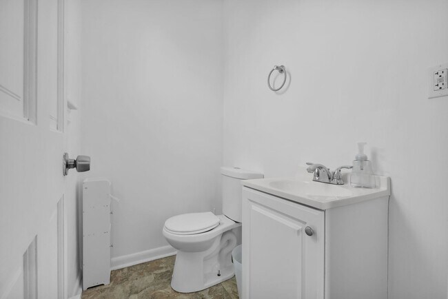 Building Photo - Spacious 3BR Allentown Gem – Comfort & Con...
