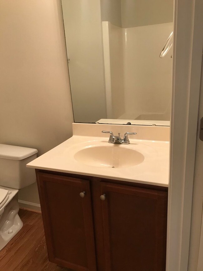 Building Photo - Bright & Inviting 2-Bedroom Condo in Prime...