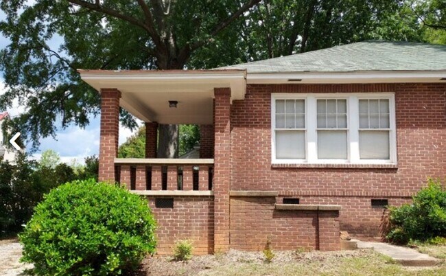 Building Photo - 117 E Reed St