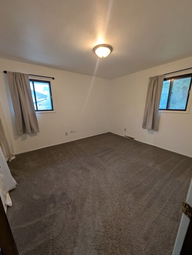 Building Photo - 6264-6266 N Denmark St. (Townhouse)