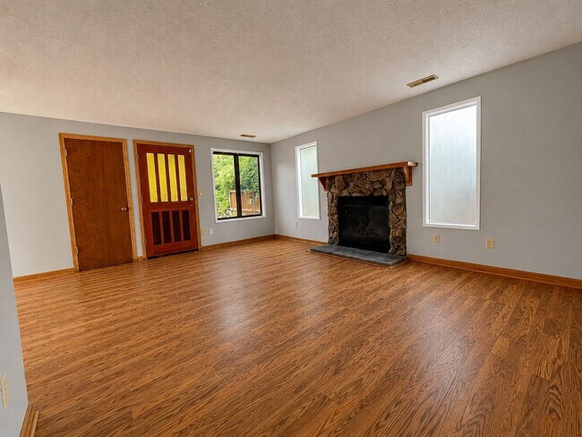 Building Photo - Pardee Duplex (A &amp; B)