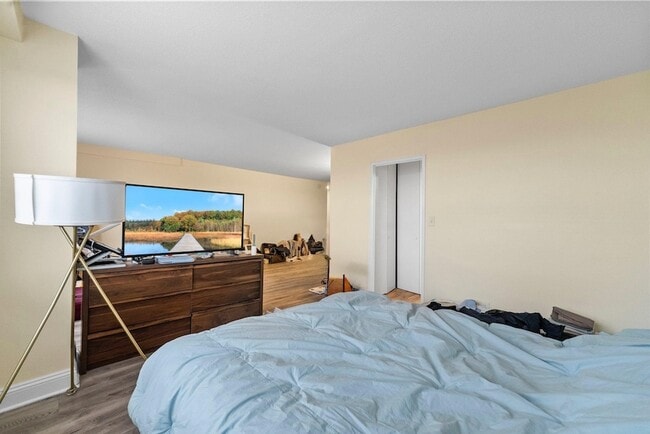 Building Photo - 201 St Pauls Ave