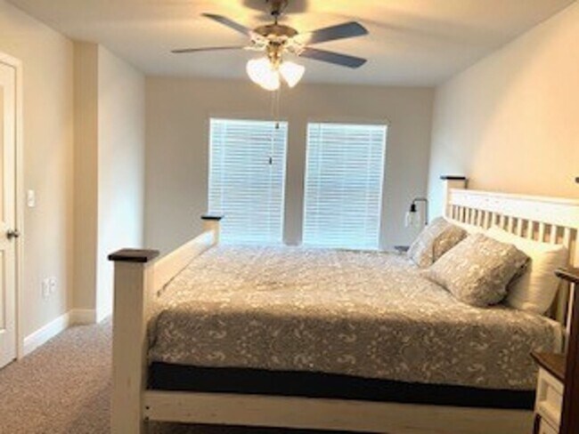 Building Photo - FURNISHED!!!  BEAUTIFUL 3 BEDROOM 2.5 BATH...