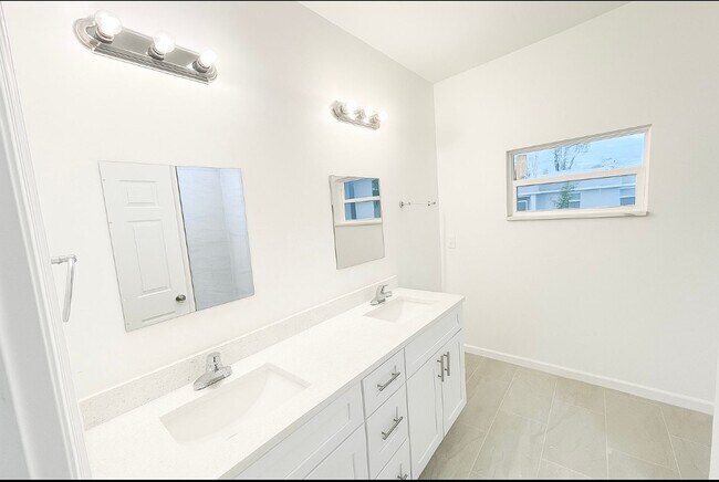 Building Photo - Brand New 3 Bed / 2 Bath Rental in Cape Coral – $1,950/M