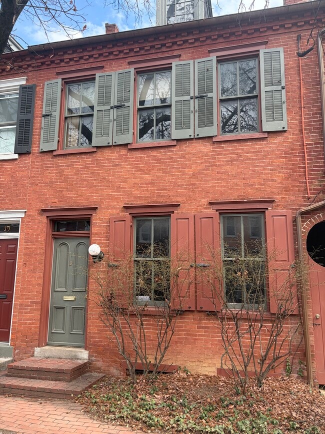 Building Photo - 17 N Plum St