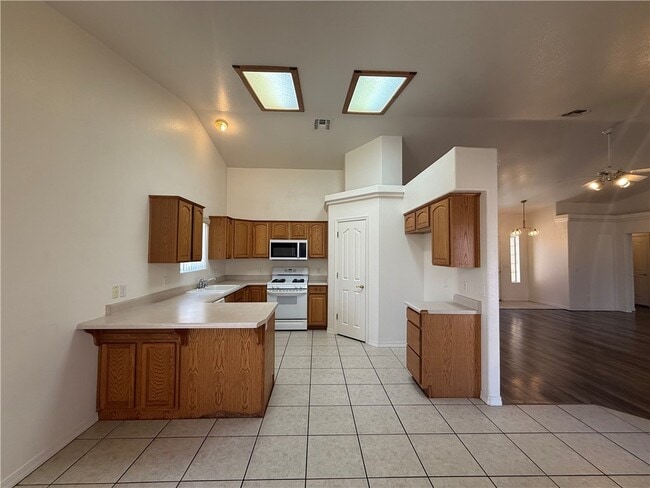 Building Photo - 3667 Heather Ave