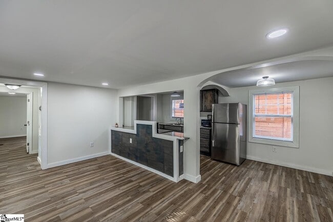 Building Photo - 530 Peronneau St