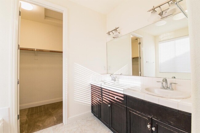 Building Photo - 3952 Serena Ave