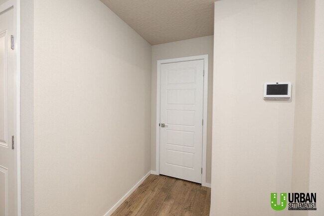 Building Photo - 12406 E Dickens Ln
