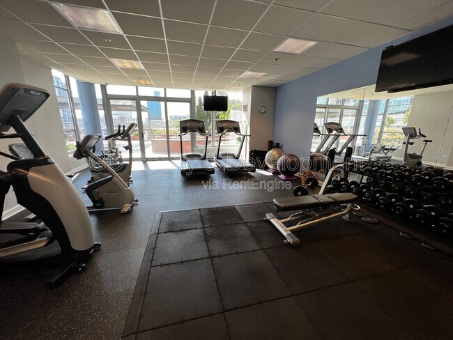 Building Photo - 1600 S Prairie Ave