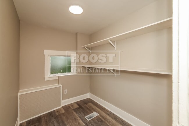 Building Photo - Two Bed One and a Half Bath in Springfield!