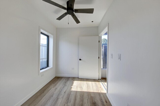 Building Photo - AMAZING NEW CONSTRUCTION UNIT NEAR DOWNTOWN