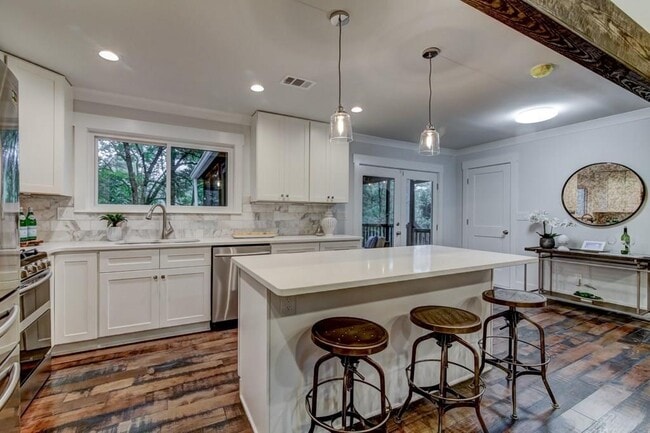 Building Photo - 260 Moonshadow Ct