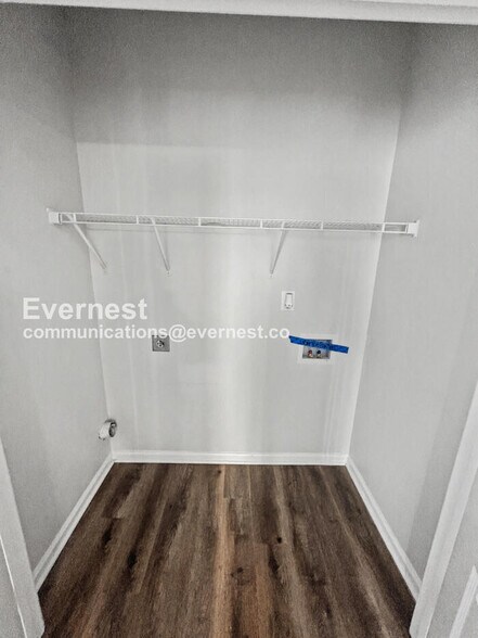 Building Photo - 8644 Thomas Ln