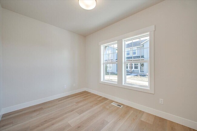Building Photo - Luxury Townhome in the Heart of Eagle — 3 Beds + 3 Baths + Premium Amenities