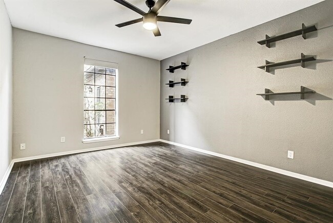Building Photo - 2400 N Braeswood Blvd