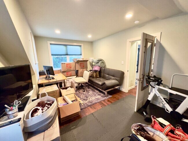 Building Photo - 8 Fox Point Rd