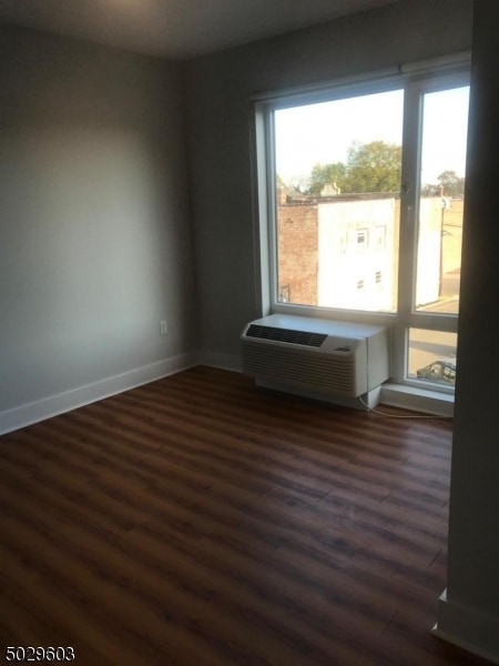 Building Photo - 1140 E St Georges Ave