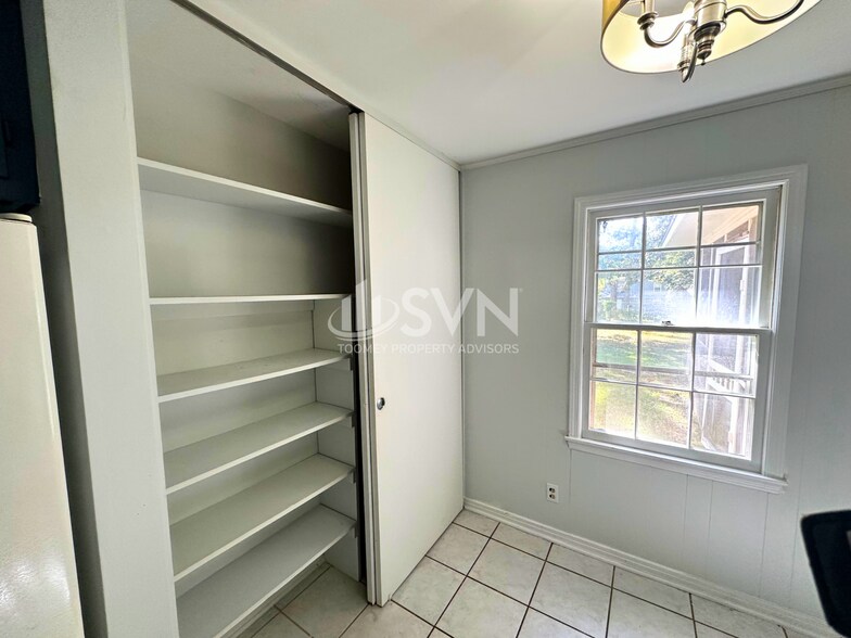 Building Photo - 110 Windsor Dr