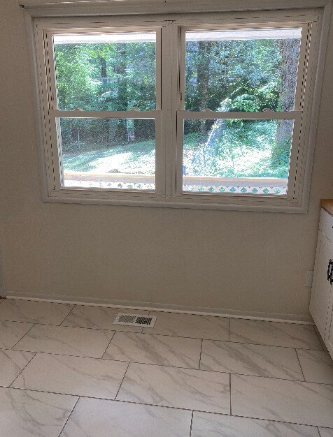 Building Photo - 325 Comet Dr