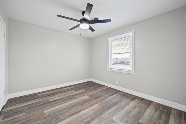 Building Photo - 135 Tandy Dr