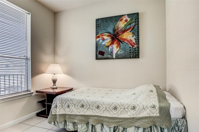 Building Photo - 2088 Laverne St