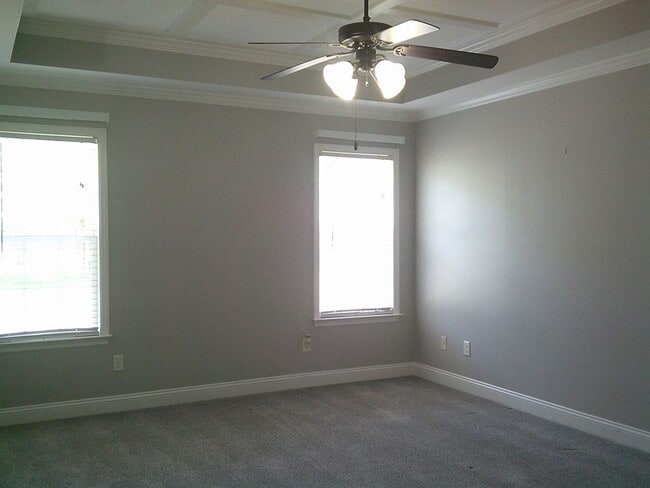 Building Photo - Spacious 3BR Home with Screened Porch, Fenced Backyard & Wired Shop in North Valdosta