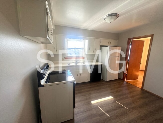 Building Photo - 3726 Rolling Hill Ave NW