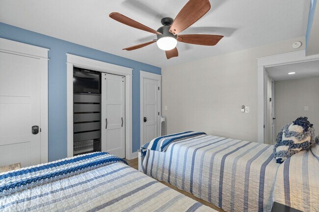 Building Photo - “Beachside Living – 2BR/2BA Condo with Oce...