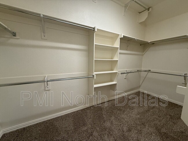 Building Photo - 528 S Greenville Ave