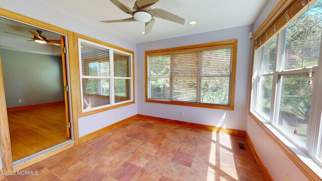 Building Photo - 245 Lakeside Dr