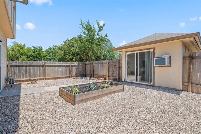 Building Photo - 4627 Senda Ln