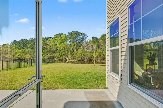 Building Photo - Stunning 5 Bed/3.5 Bath Home in Buckhead East