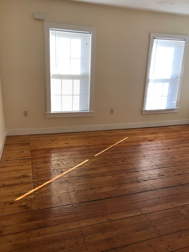 Building Photo - 41 Bowers St