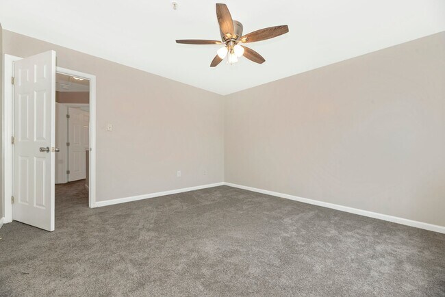 Building Photo - Beautifully Renovated Townhome in Walnut Ridge